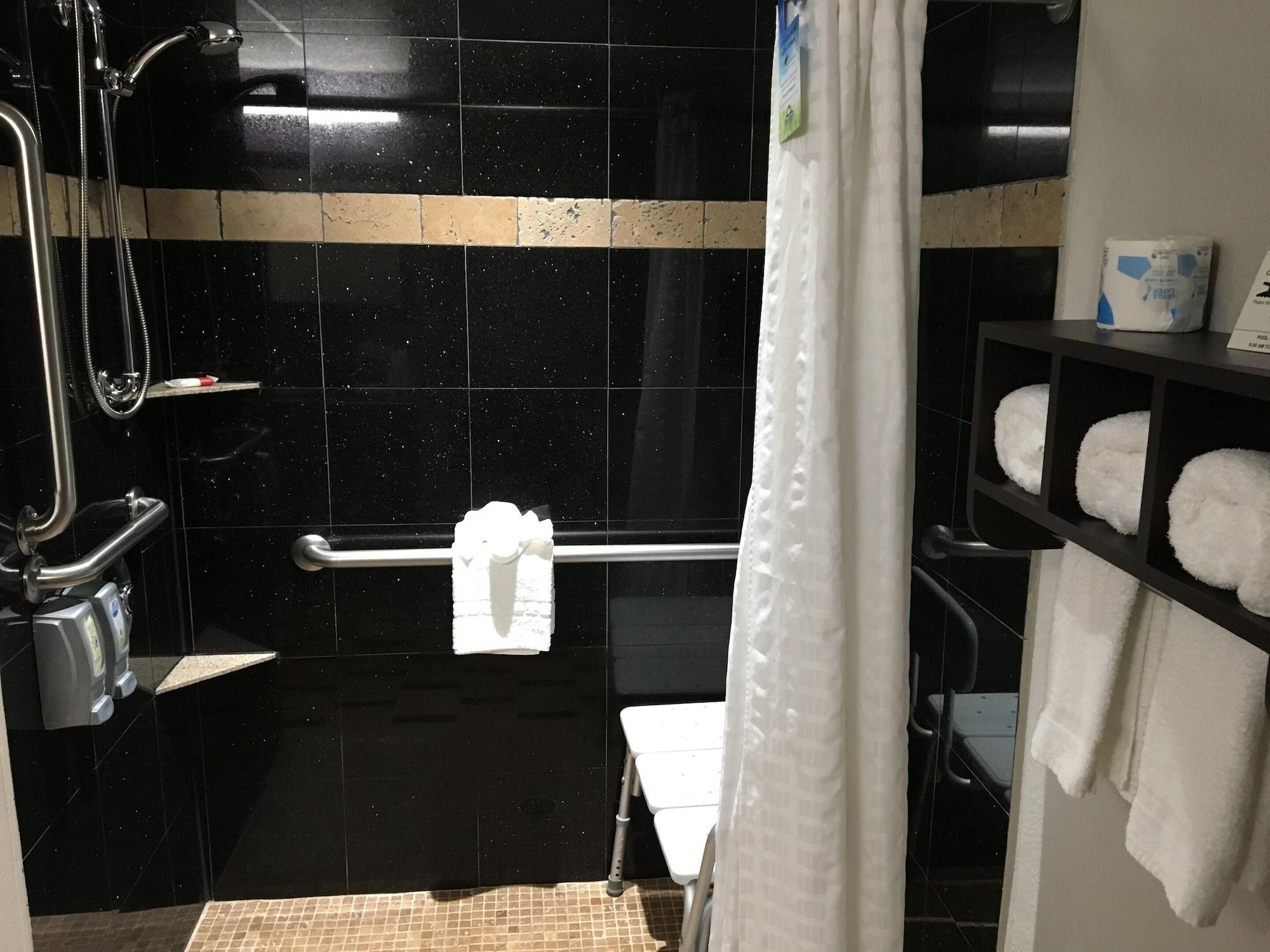 Days Inn & Suites By Wyndham Bonita Springs North Naples Esterno foto