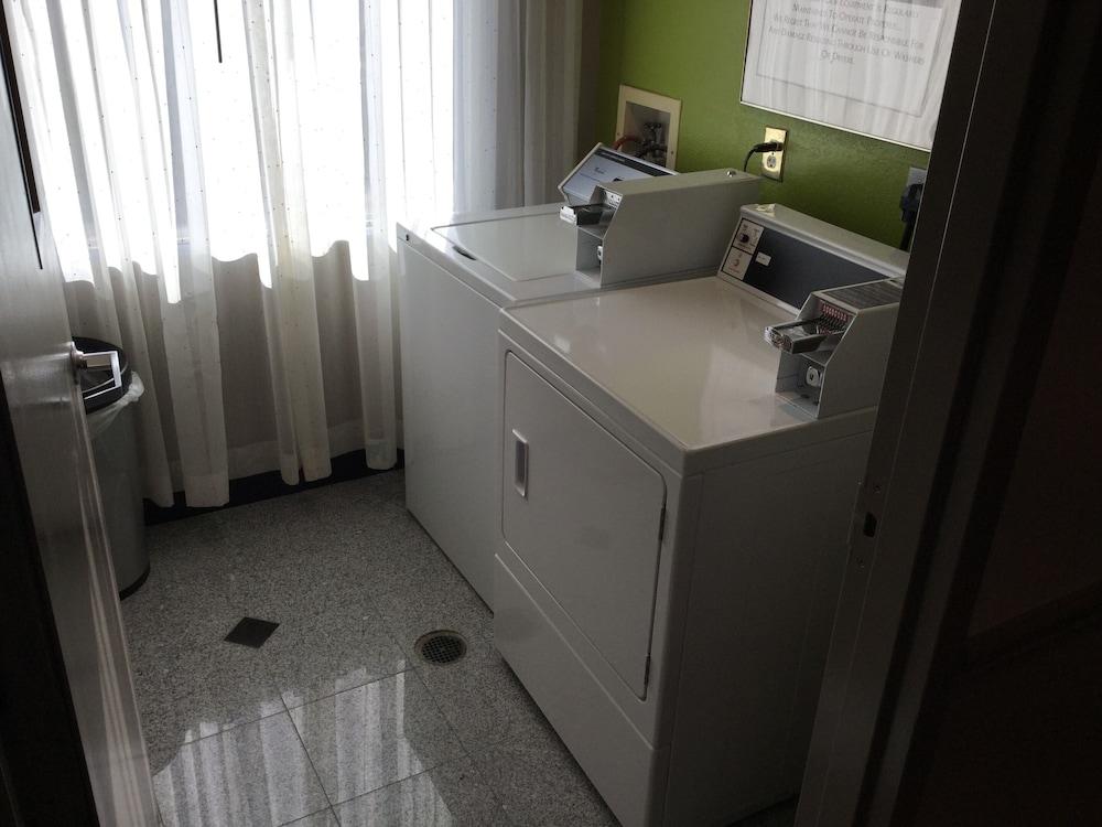 Days Inn & Suites By Wyndham Bonita Springs North Naples Esterno foto