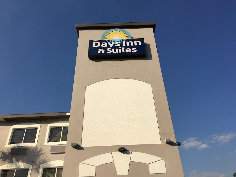Days Inn & Suites By Wyndham Bonita Springs North Naples Esterno foto