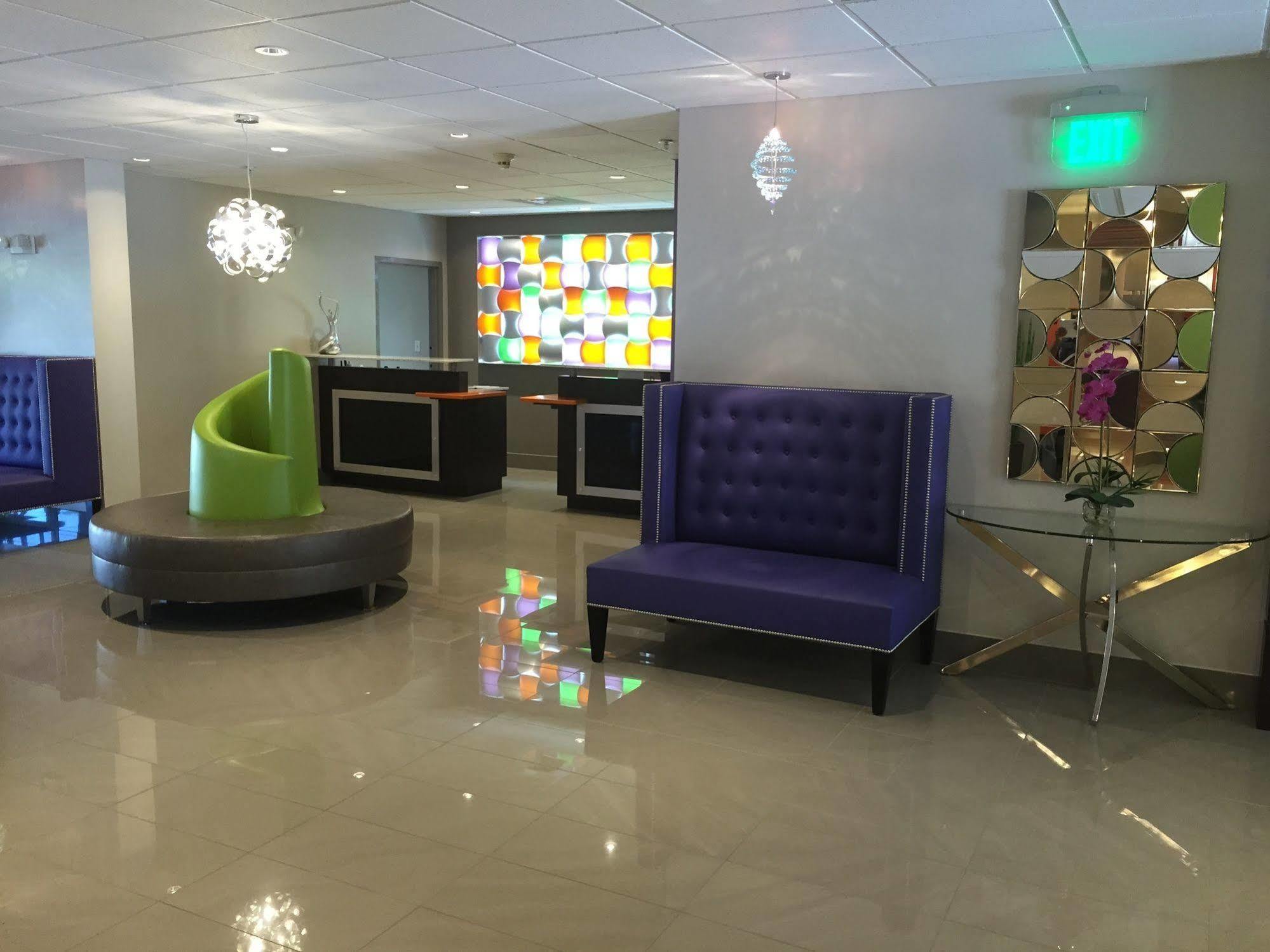 Days Inn & Suites By Wyndham Bonita Springs North Naples Esterno foto